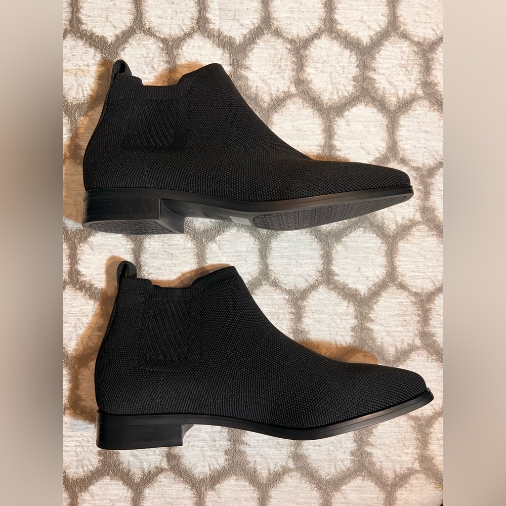 Vivaia Ryan Black Chelsea Ankle Booties US 8-8.5 EU 39